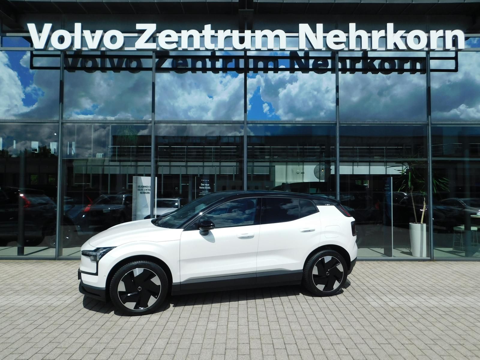 Fahrzeugabbildung Volvo EX30 Single Motor Extended Range Ultra