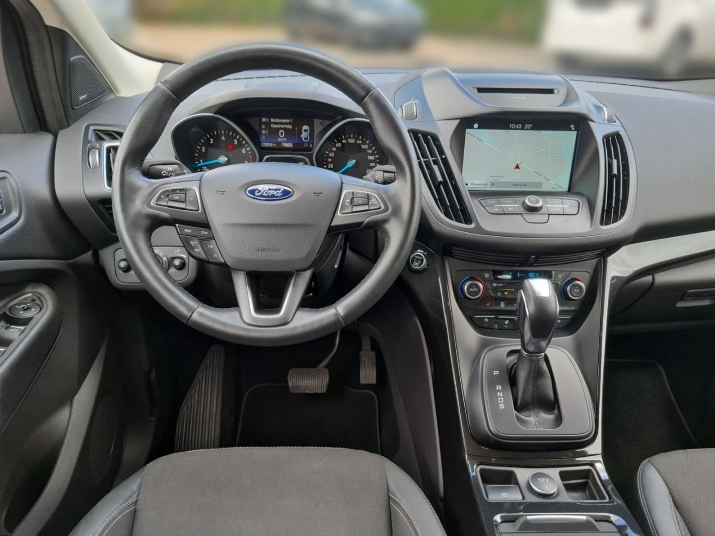 Fahrzeugabbildung Ford Kuga Titanium 1.5 AT Klima Rückfahrkamera PDC