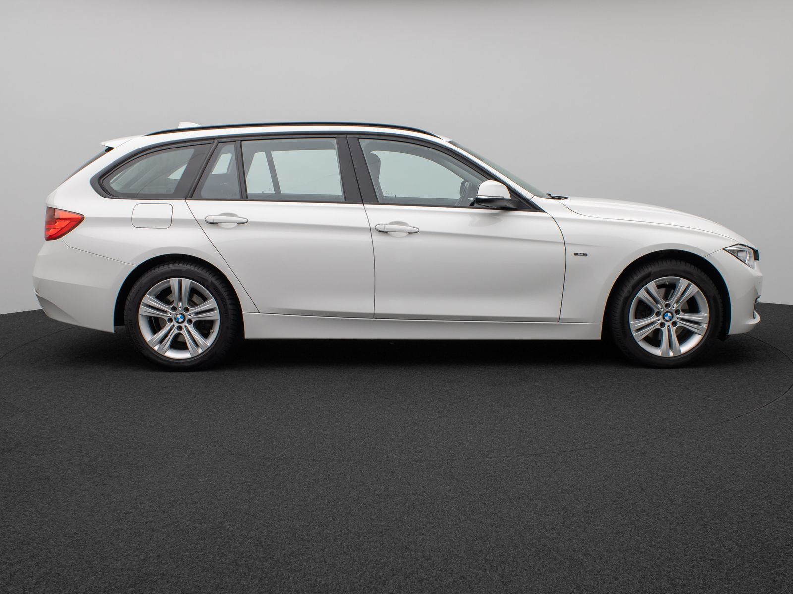 Fahrzeugabbildung BMW 320d Sport Line Xenon NaviPro HUD PDC FernlichtA
