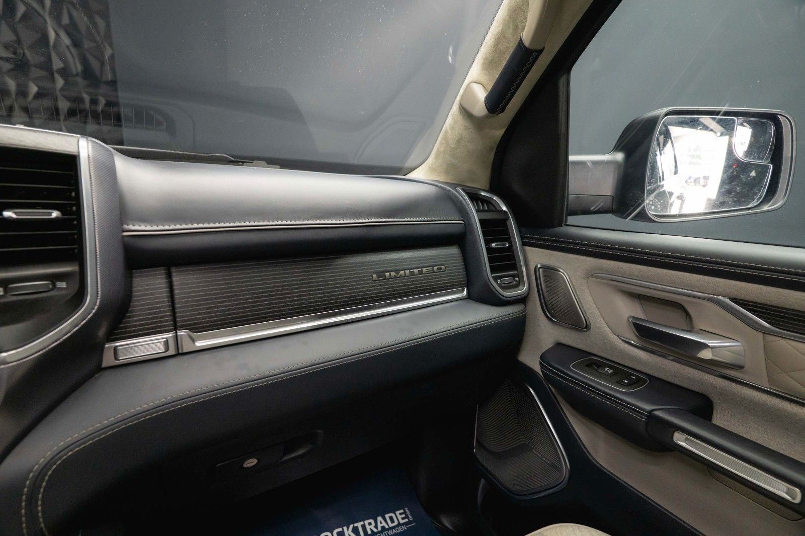Fahrzeugabbildung Dodge RAM 5.7 V8 HEMI 4x4 LIMITED 10TH ANNIVERSARY ACC