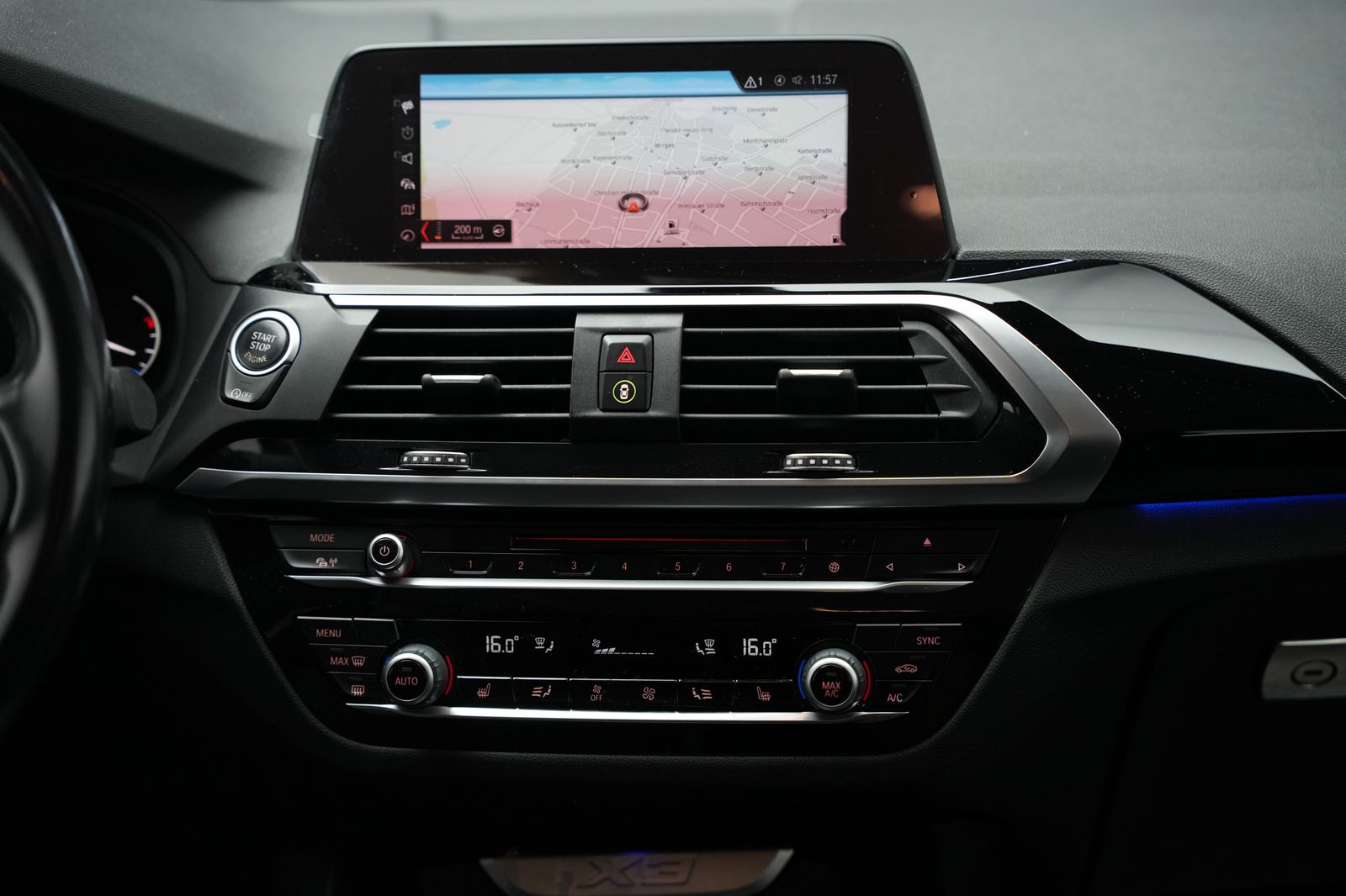 Fahrzeugabbildung BMW X3 xDrive 20 d xLine *Shadow-Line*LED*Leder*SHZ