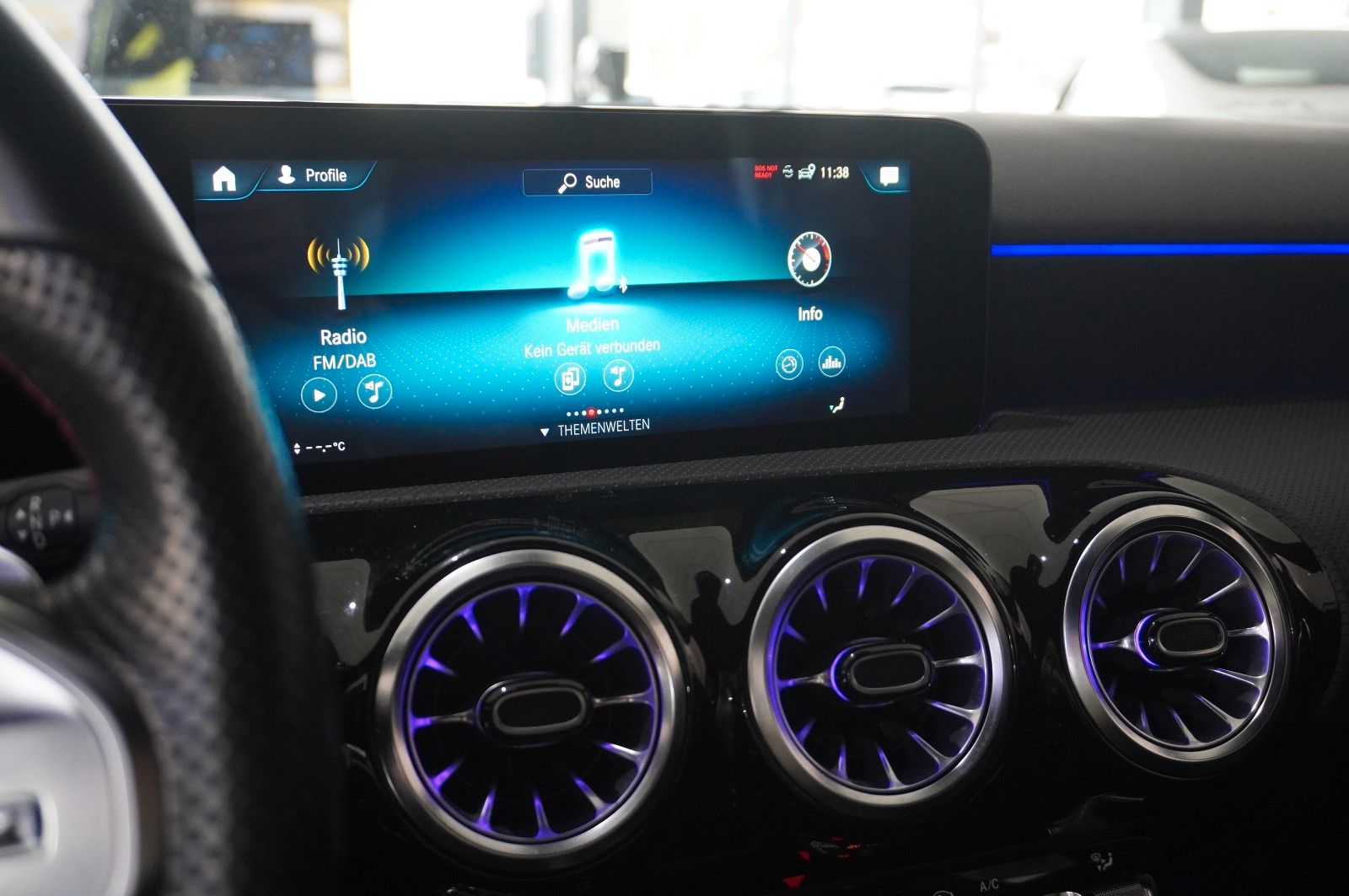 Fahrzeugabbildung Mercedes-Benz A 180 AMG LINE 7G-DCT NAVI/LED/VIRT./KAMERA/DAB+