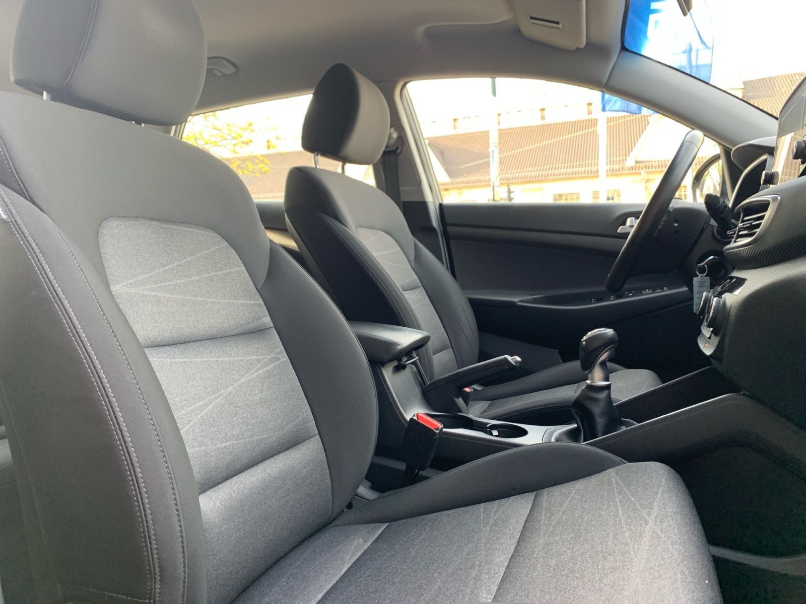 Fahrzeugabbildung Hyundai TUCSON 1.6 Advantage Navi 8x bereift