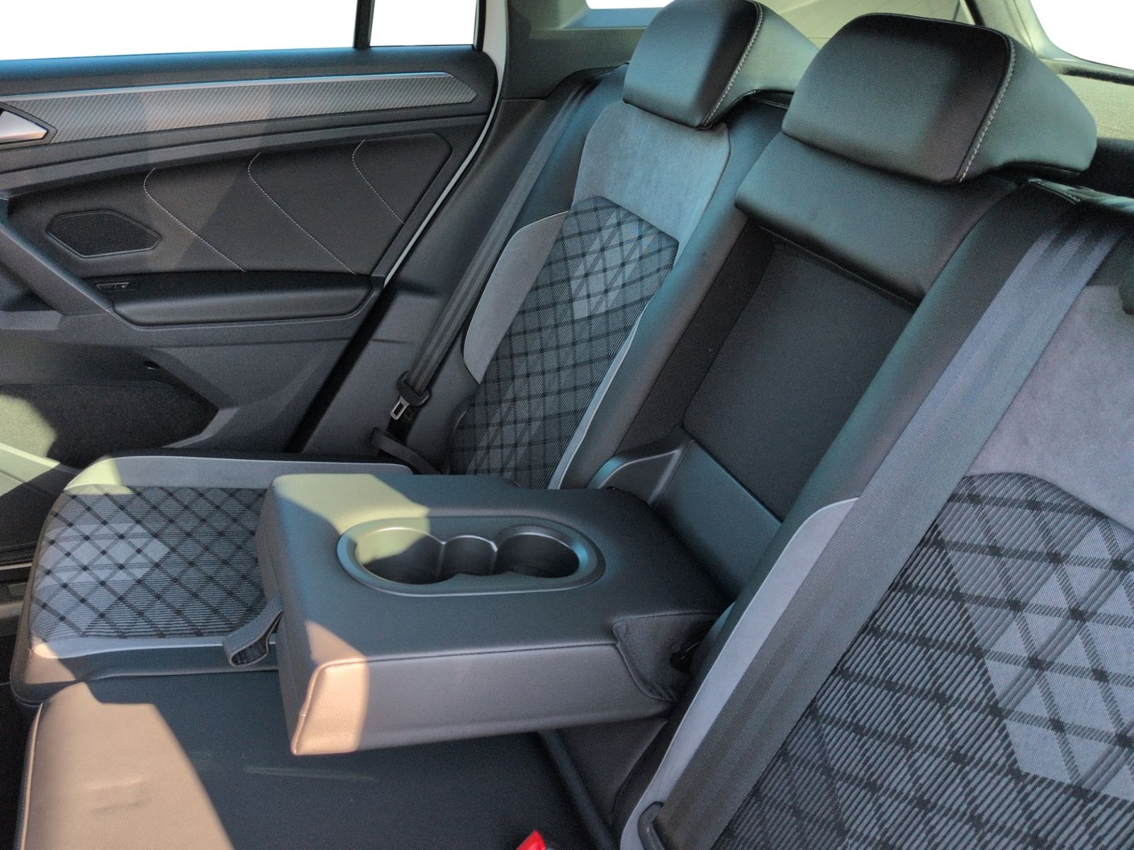 Tiguan 2.0 TDI DSG 4M R-Line KAMERA+STHZ+AHK
