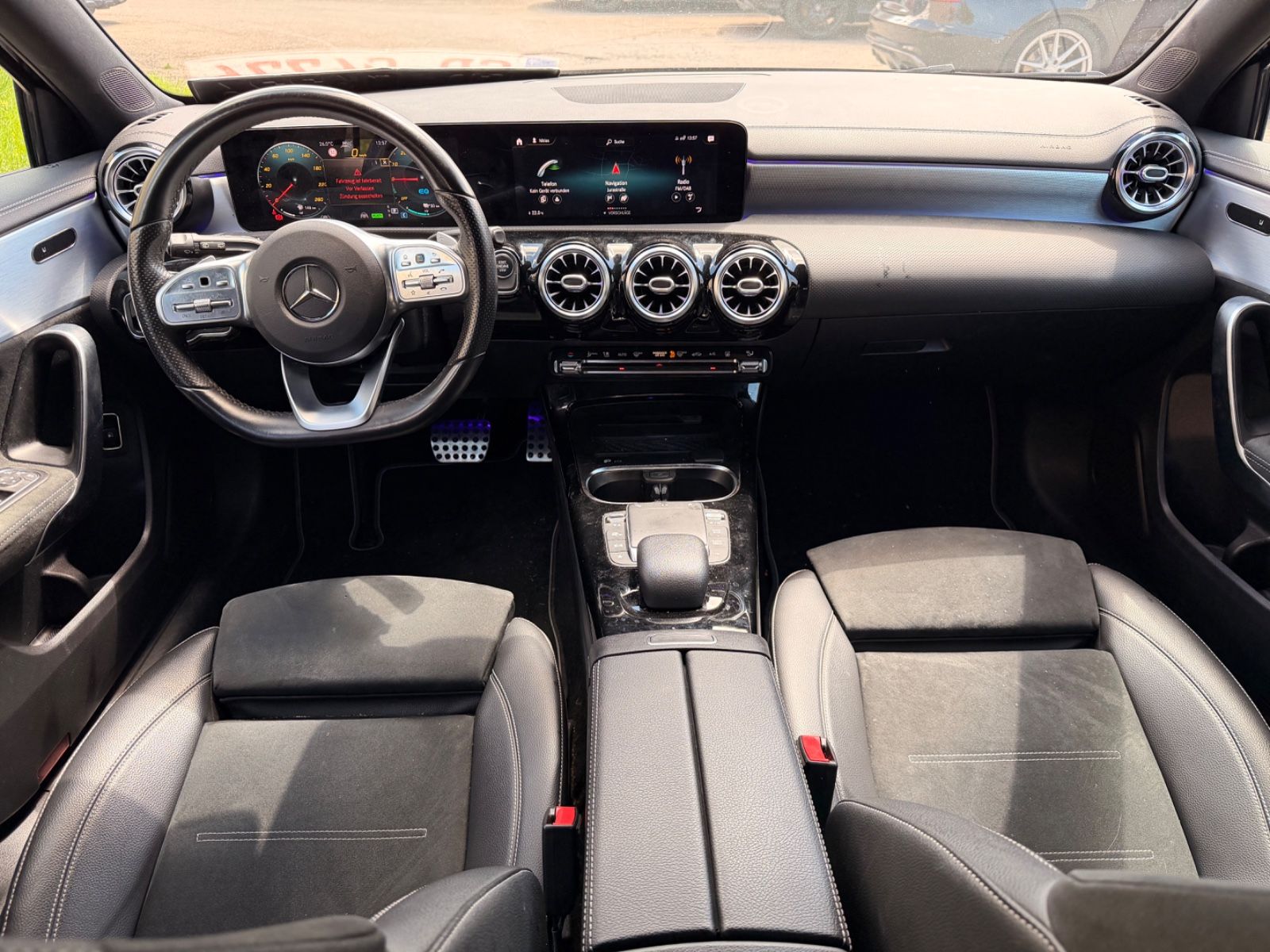 Mercedes-Benz A 250 e Edition AMG Black Line foto 16