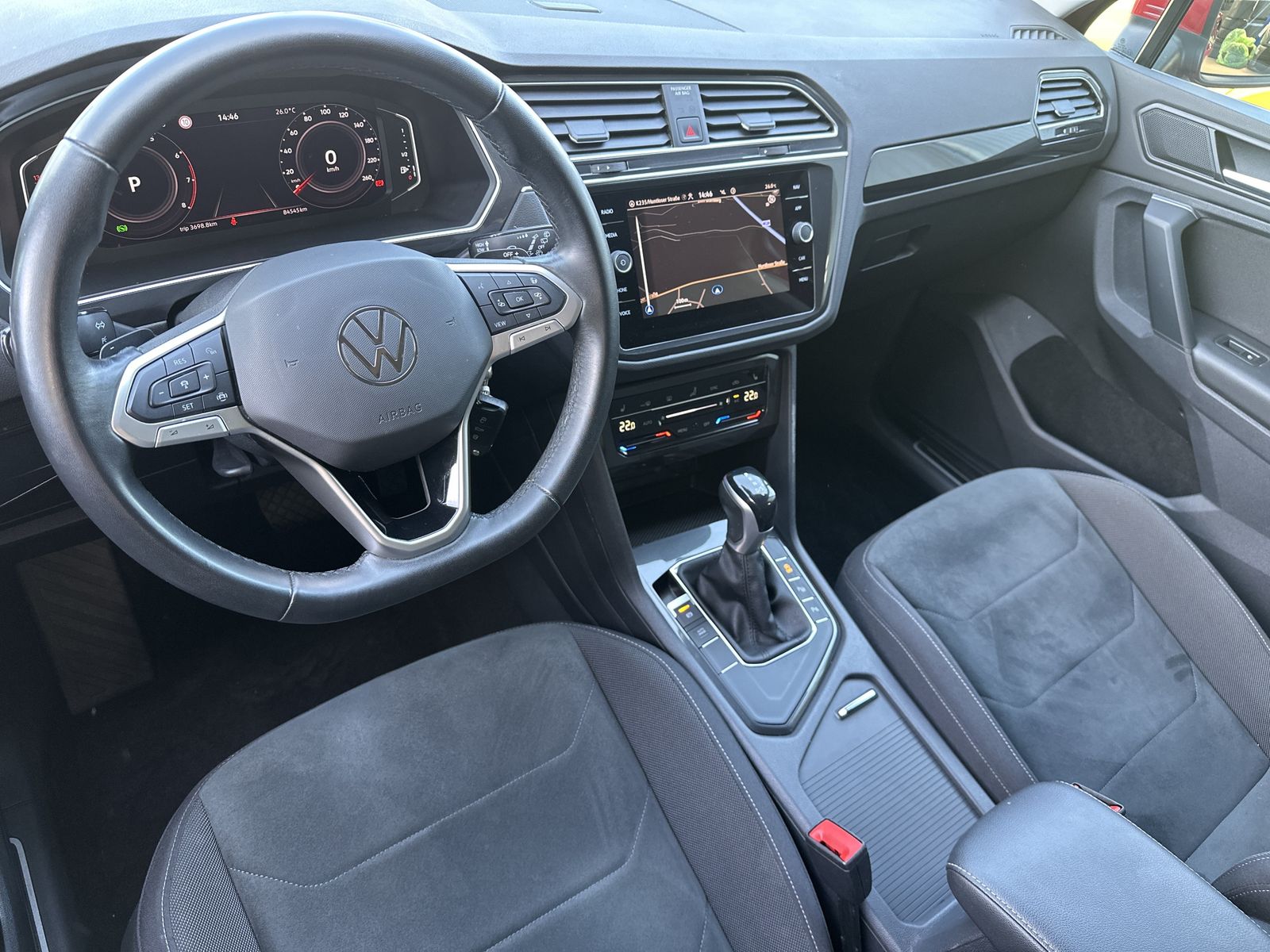 Fahrzeugabbildung Volkswagen Tiguan 1.5 TSI DSG Elegance NAV+MATRIX+ACC+AHK