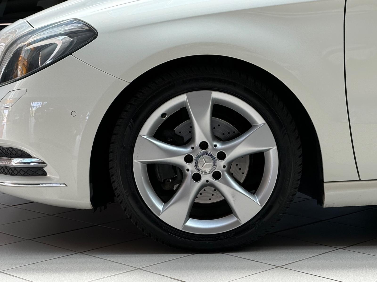 Mercedes-Benz B180|SHZ|PDC|Klimaanlage|Xenon|2.Hand|Bluetooth
