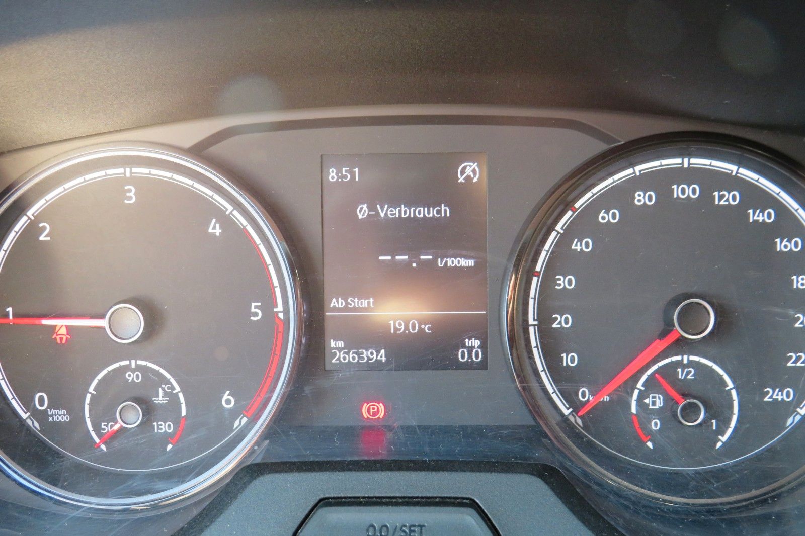 Fahrzeugabbildung Volkswagen T6.1 Kombi TDI 9SITZE GRA PDC APP-CONNECT SITZH.