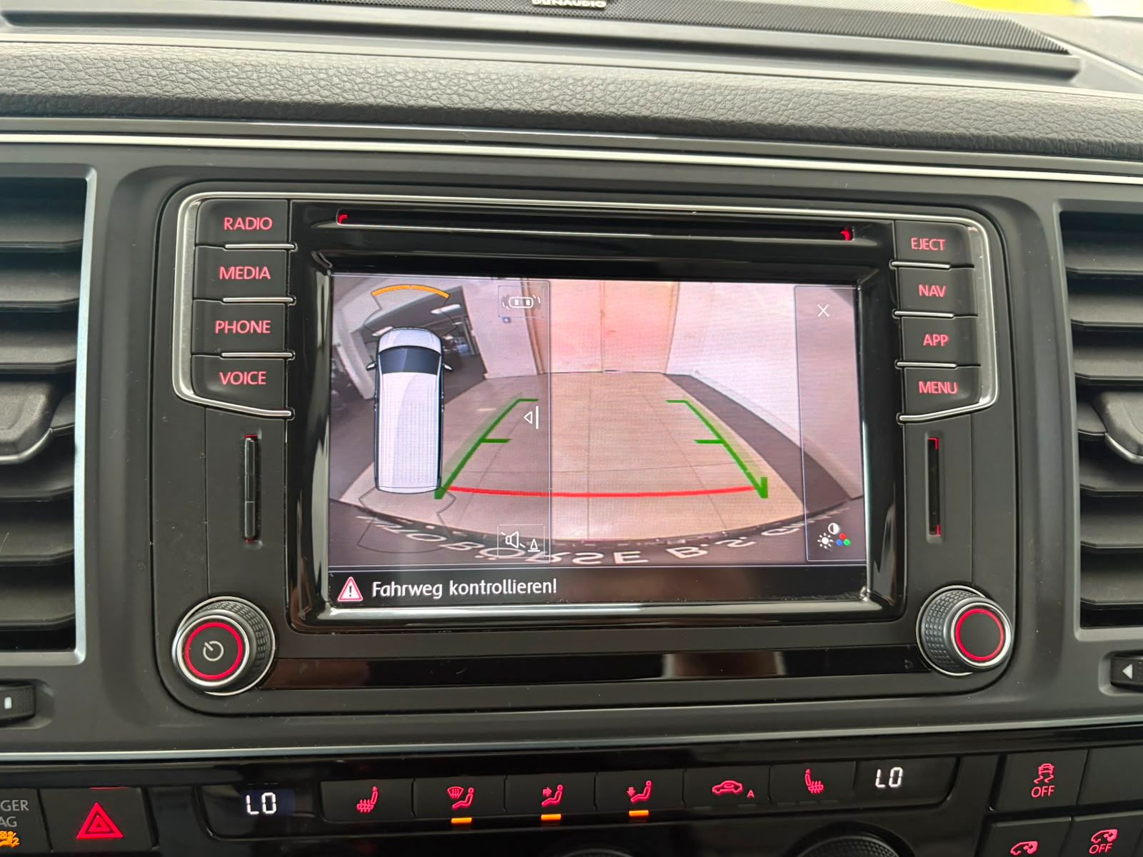 Volkswagen T6 Multivan EDITION LEDER AHK STHZG CAM DYN LED foto 12