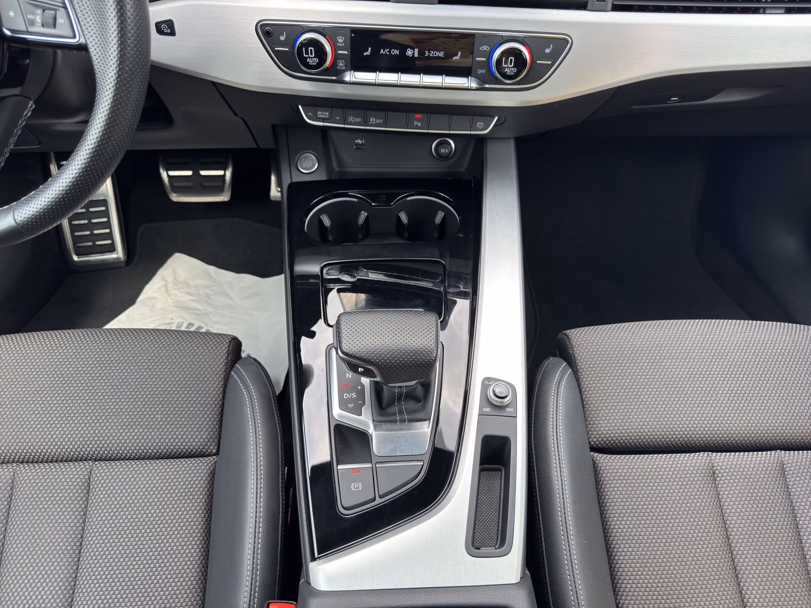 Audi A4 Avant 40 TDI ADVANCED *INT S LINE*AHK*PANO*VC, миниатюра 7