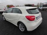 Mercedes-Benz A 180 BlueEfficiency 7G-DCT - Autom. Navi Klima - mit Benzin-Antrieb: mit Navigationssystem, Limousine