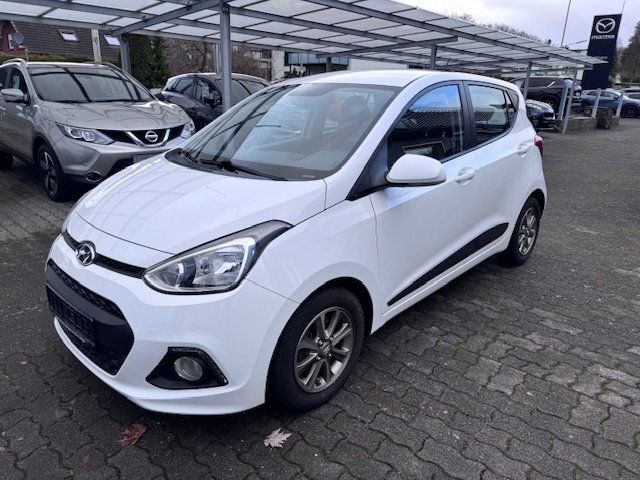 Hyundai i10 1.2 Yes! Gold mit Winterrädern