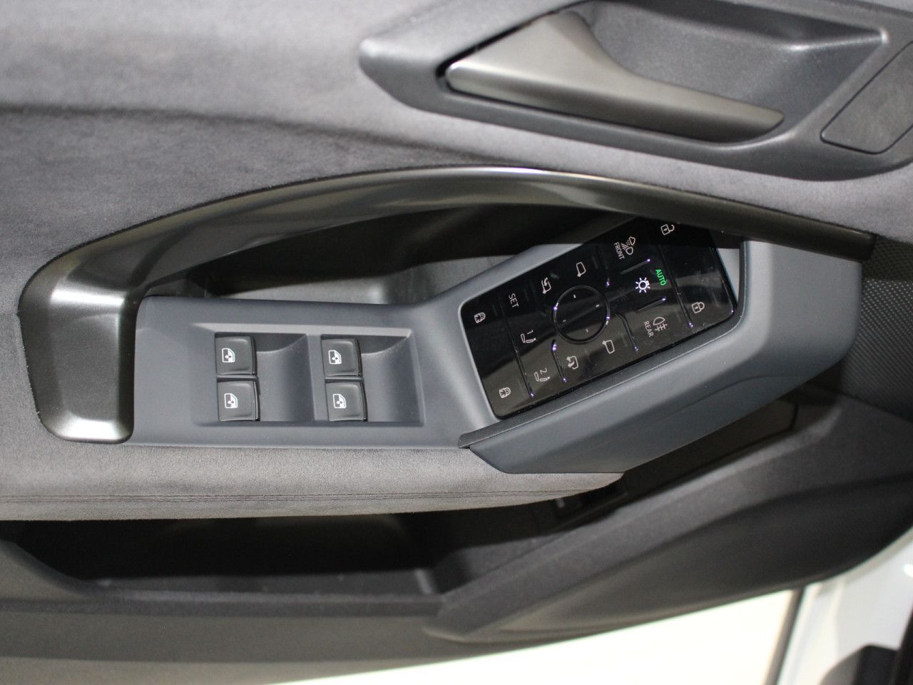 Fahrzeugabbildung Audi SQ5 TFSI quattro/AHK/St.HZ/Carbon/360