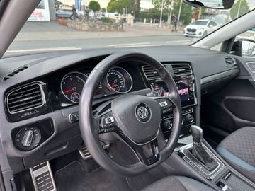 Volkswagen Golf - 10