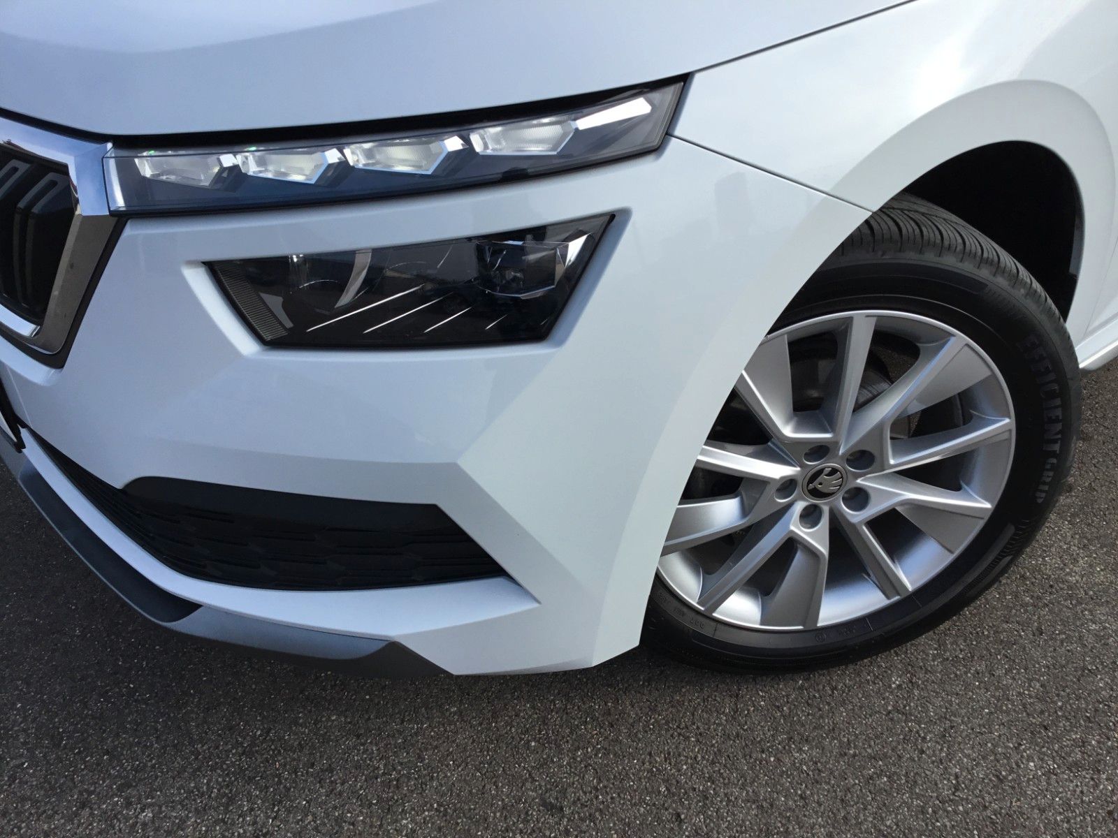 Fahrzeugabbildung SKODA Kamiq 1.0 TSI DSG Style+AHK+LED+el.Heckklappe