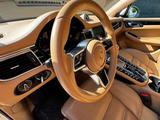 Porsche Macan Turbo - Porsche: Beige