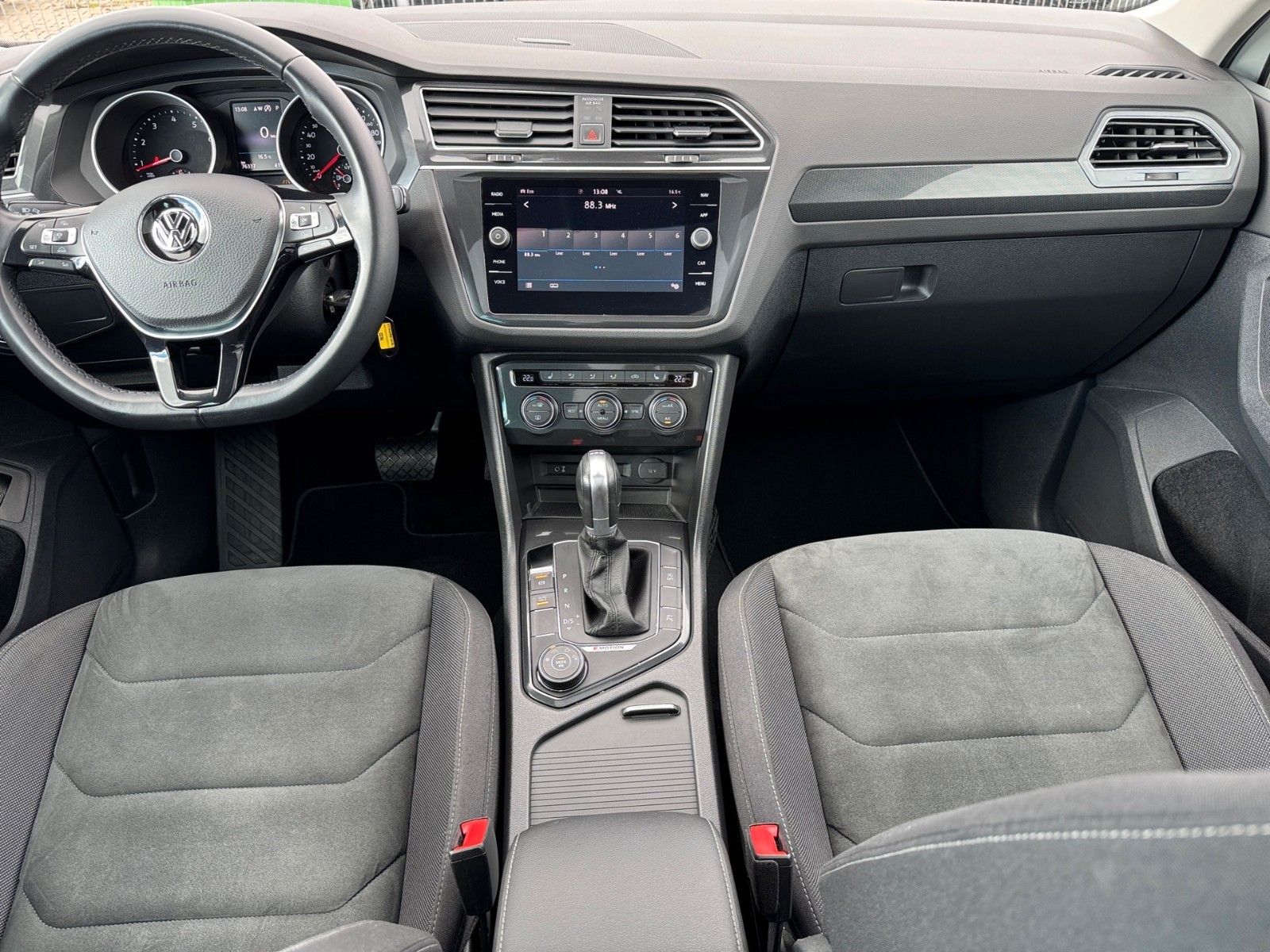 Fahrzeugabbildung Volkswagen Tiguan Highline 2.0 TSI 4Motion
