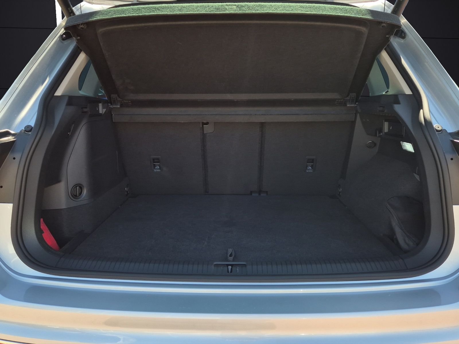 Fahrzeugabbildung Volkswagen Tiguan eHybrid Life DSG Matrix AHK Navi AID ACC