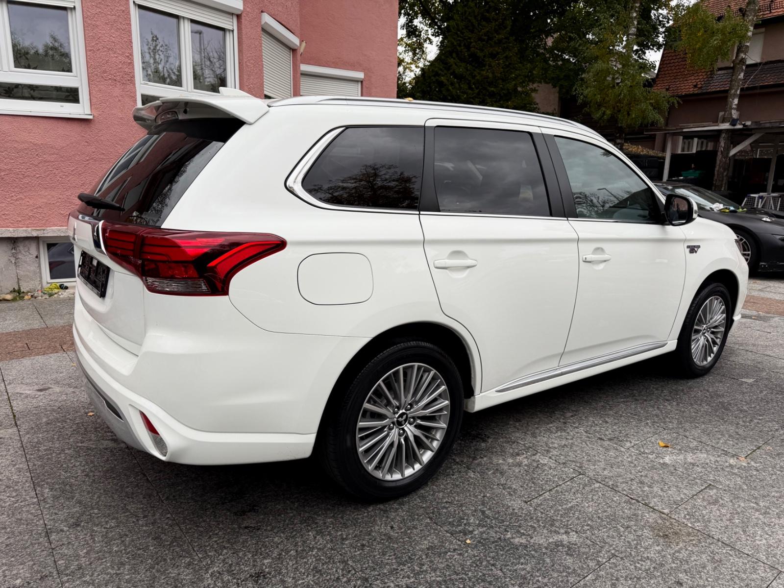 Mitsubishi Outlander 2.4 PHEV 4WD Spirit *Leder*Navi*Kamera
