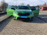 Skoda Octavia 2.0 TDI DSG RS Combi RS - Skoda Octavia: Grün, RS