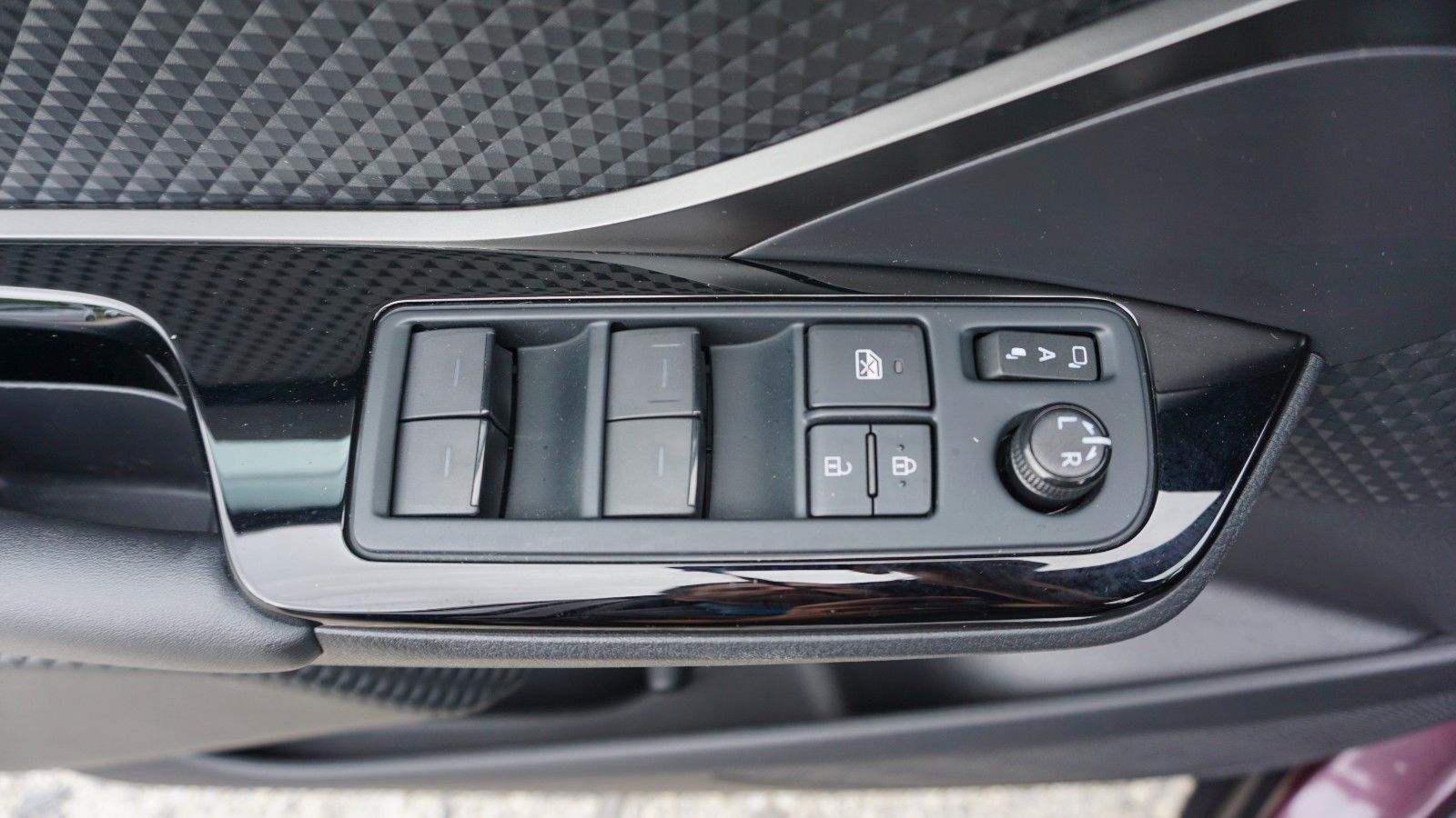 Fahrzeugabbildung Toyota C-HR Hybrid Team DE, Navi,Keyless,ACC,LED,Kamera