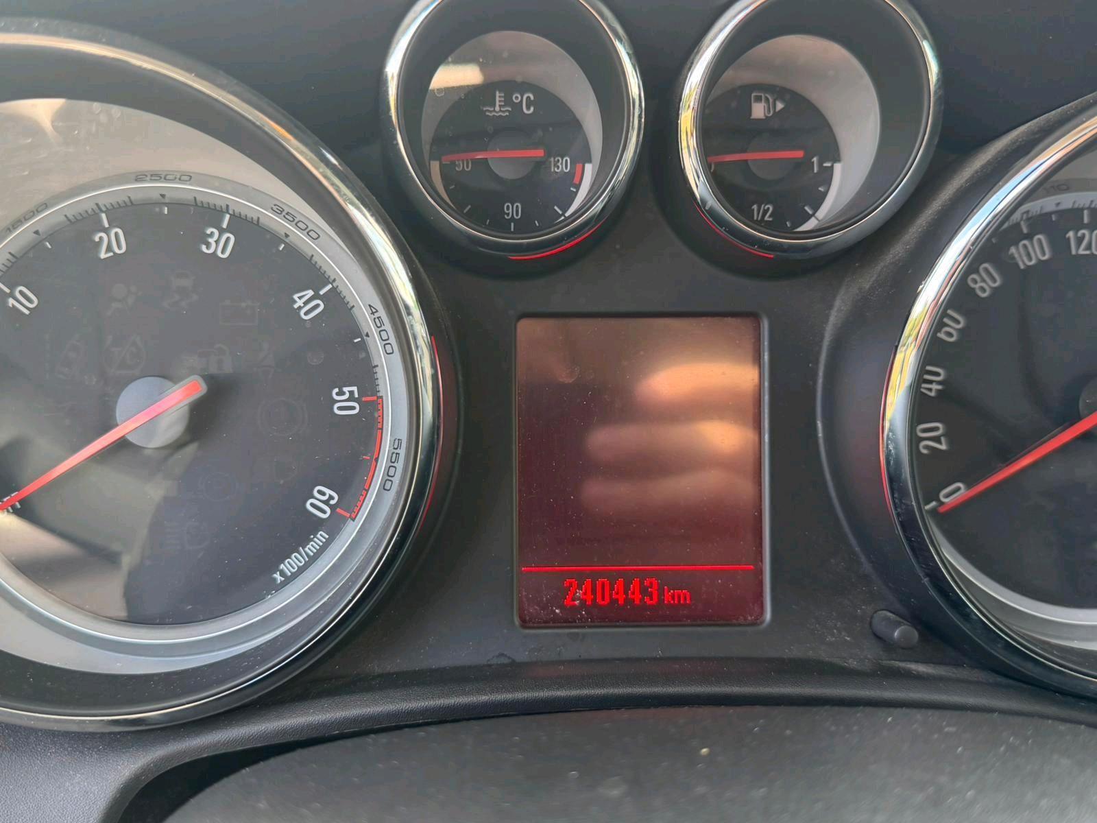 Opel Astra 2015 — photo 13