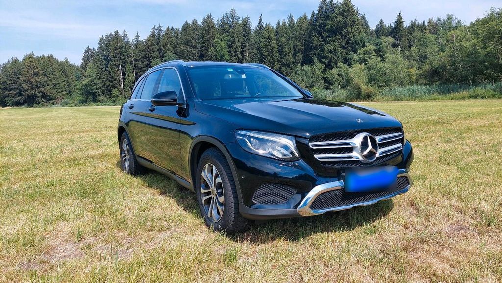 Image of Mercedes-Benz GLC 220