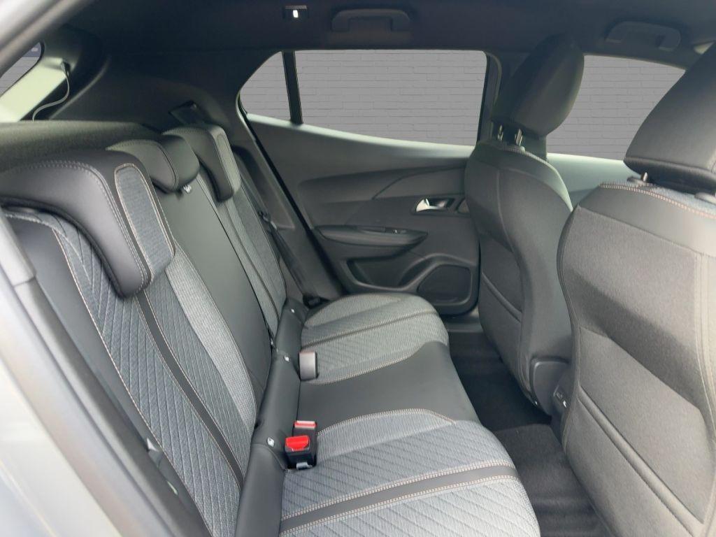 Peugeot 2008 Hybrid 145 e-DSC Allure, Navi, 360° Kamera