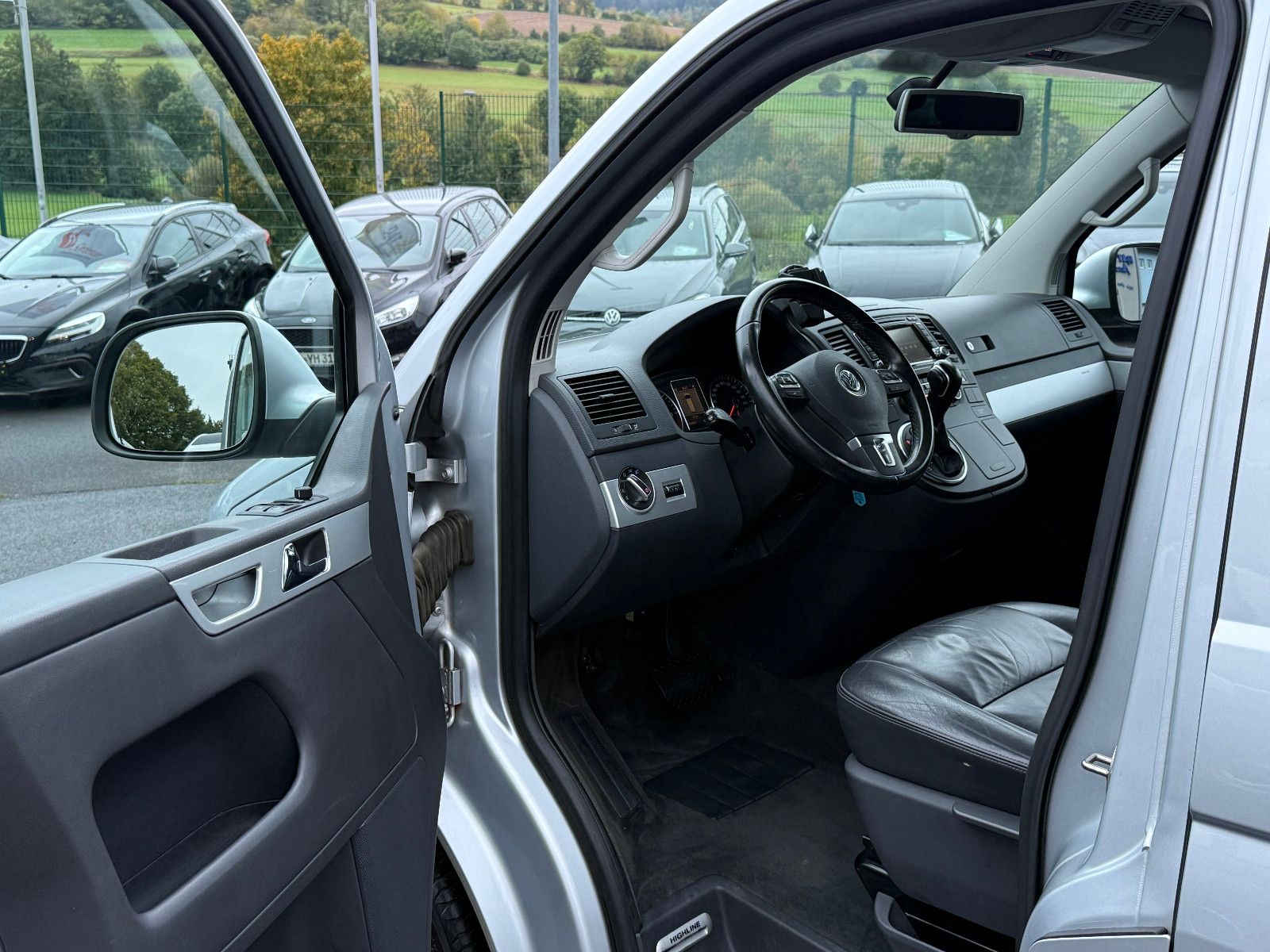 Fahrzeugabbildung Volkswagen T5 Multivan TDI DSG Highline AHK GRA Navi Kamera