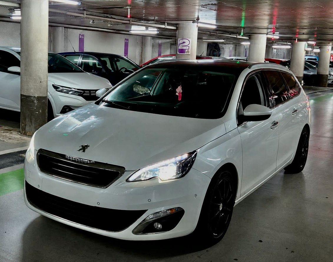 Peugeot 308 2014 — салон