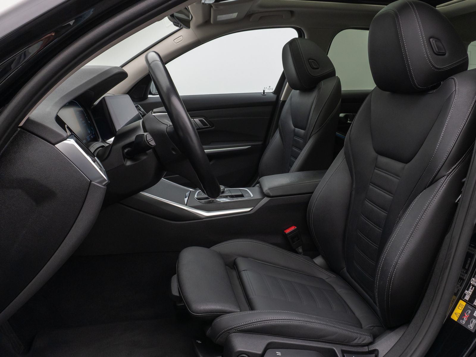 Fahrzeugabbildung BMW 330e xD Sport Line Panorama DAB HiFi Stop&Go AHK