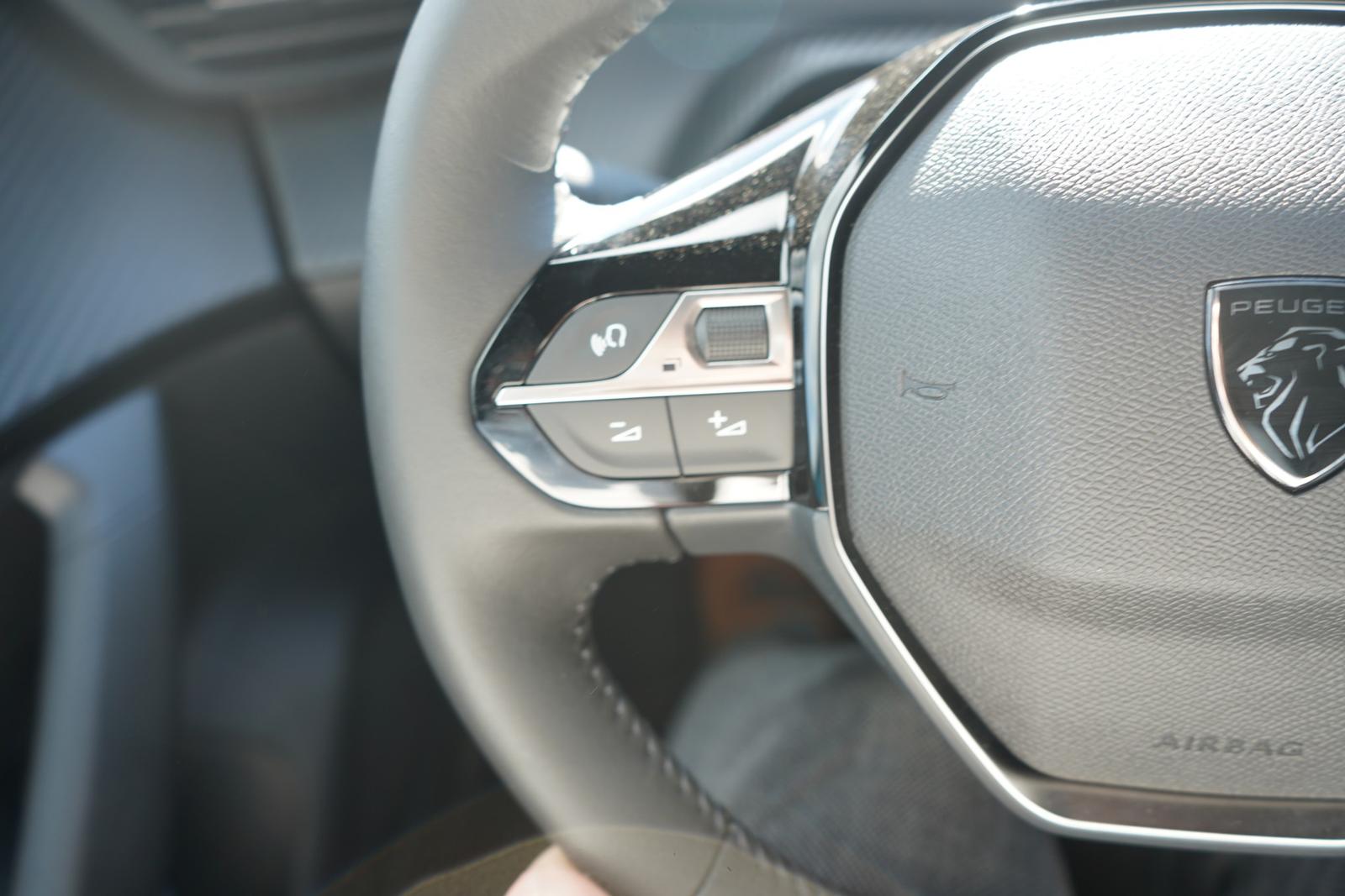 Peugeot 2008 1.2 PureTech LED Navi Tempomat