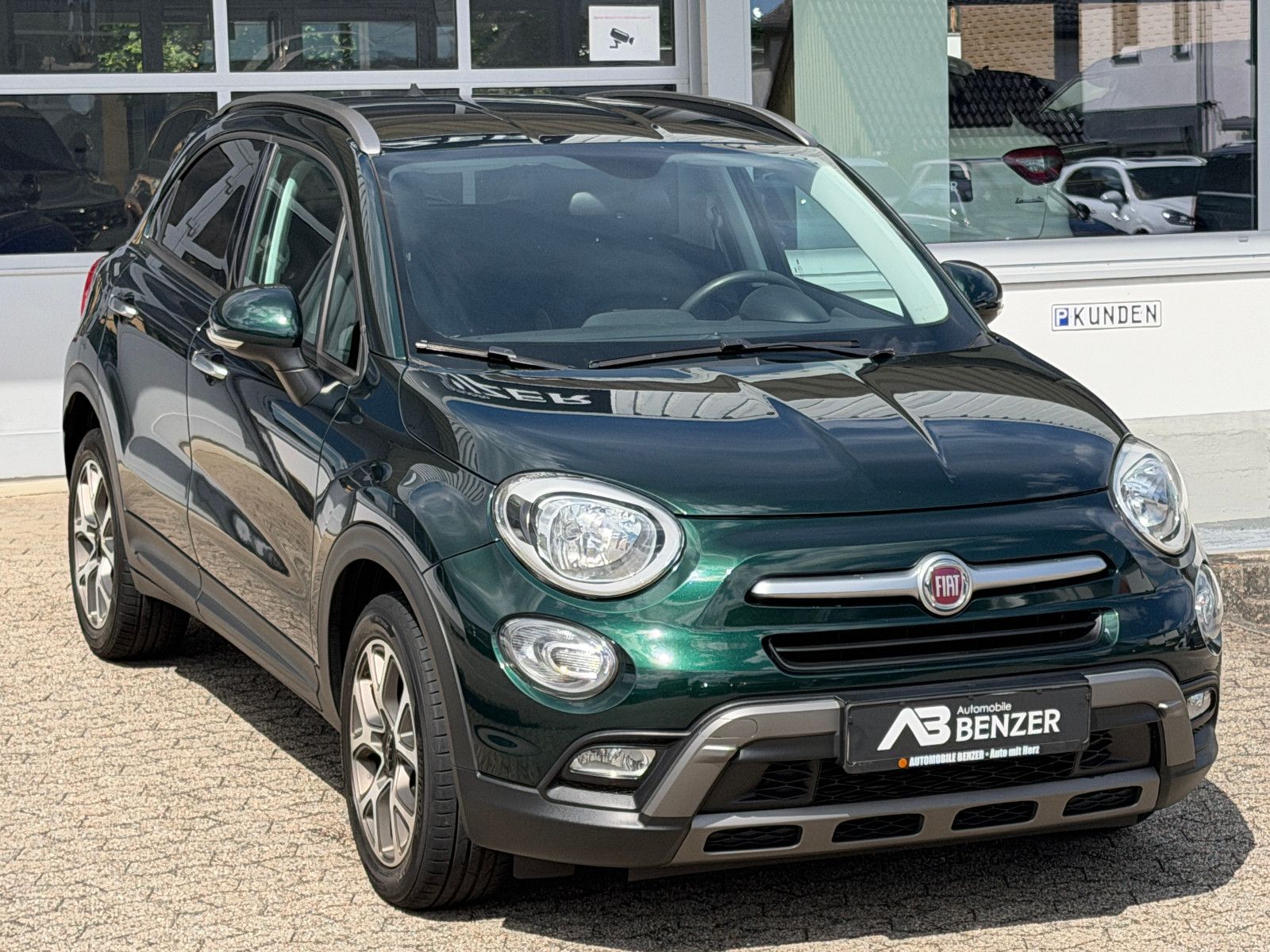 Fahrzeugabbildung Fiat 500X Cross/ UConnect / Fahrassistenz/Design-Kit