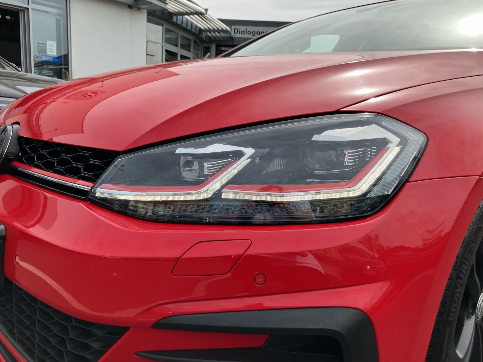 Fahrzeugabbildung Volkswagen Golf VII GTI TCR Start-Stopp DSG LED Navi Pano A