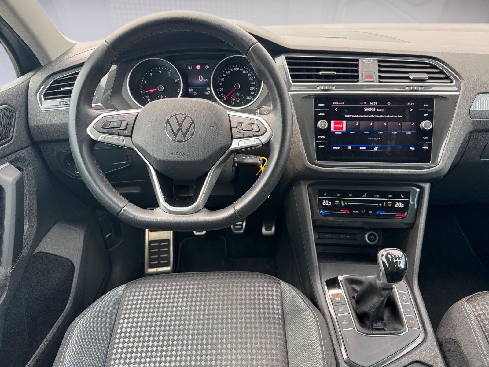 Fahrzeugabbildung Volkswagen Tiguan Life ACTIVE 1.5 TSI