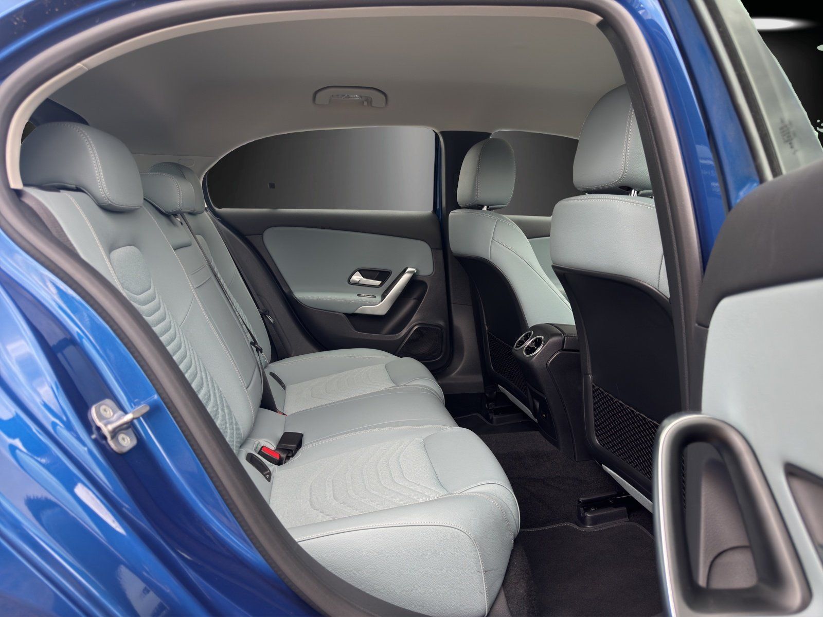 Fahrzeugabbildung Mercedes-Benz A 180d Progressive Advanced+ DISTRO MLED AHK DWA