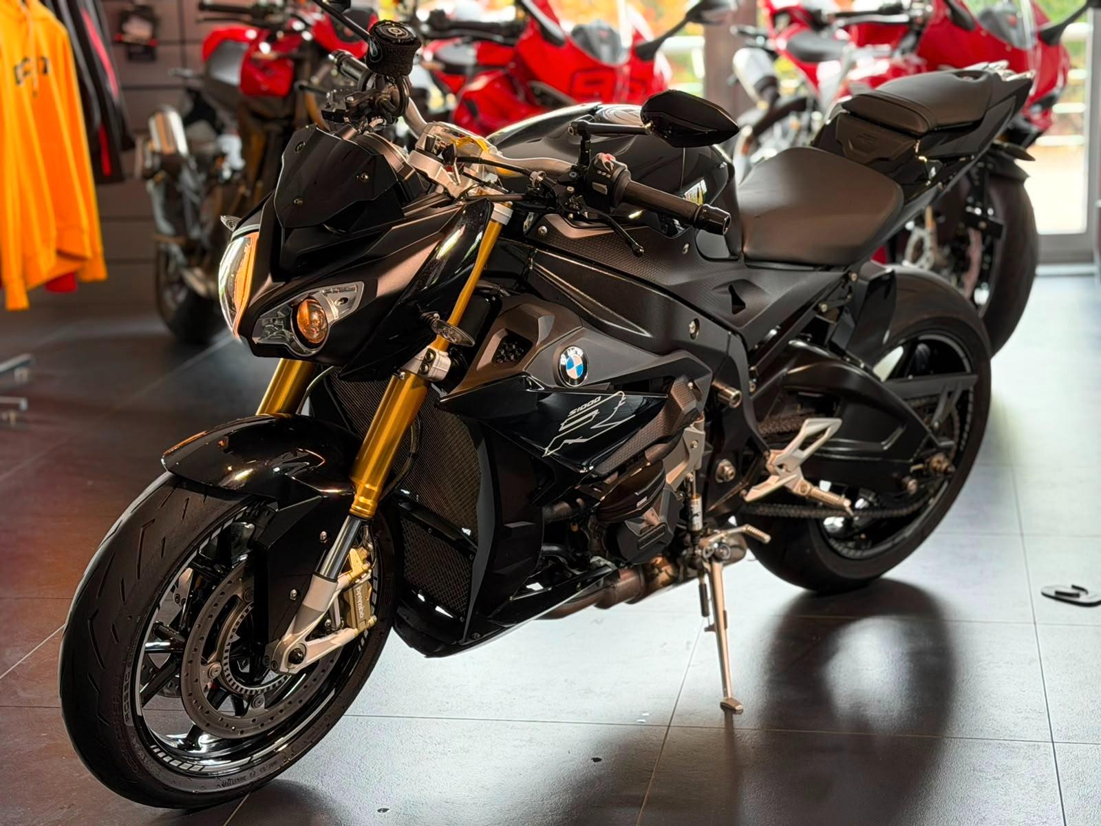 BMW S1000 R *top Zustand; Akrapovic; Zubehör