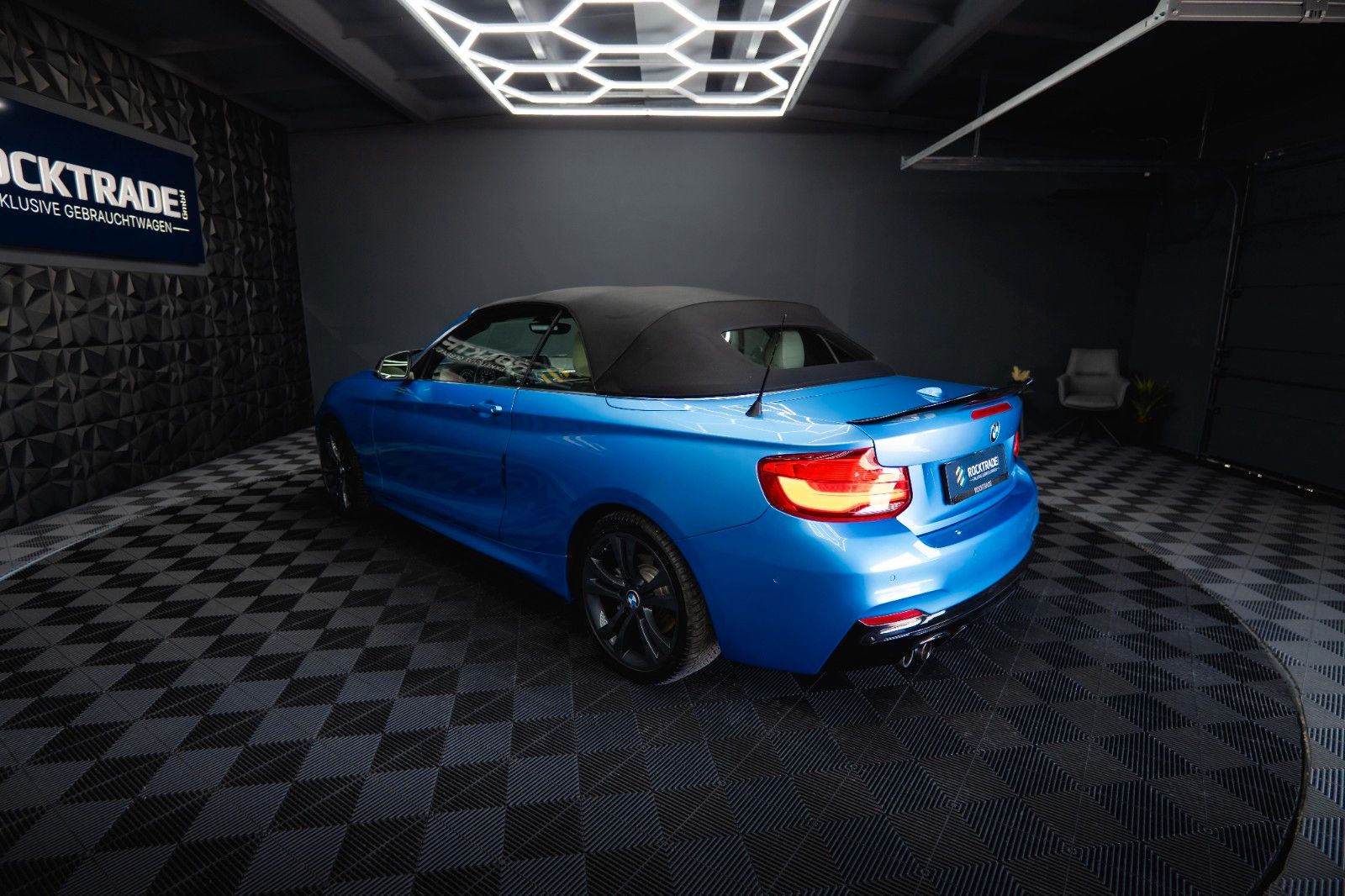 Fahrzeugabbildung BMW 230i Cabrio M-Sport Performance Shadow Line LED