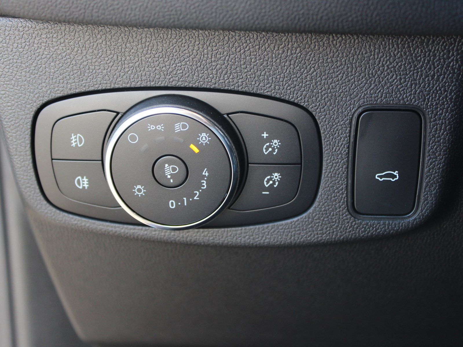 Fahrzeugabbildung Ford Focus Titanium X 1,0 EcoBoost