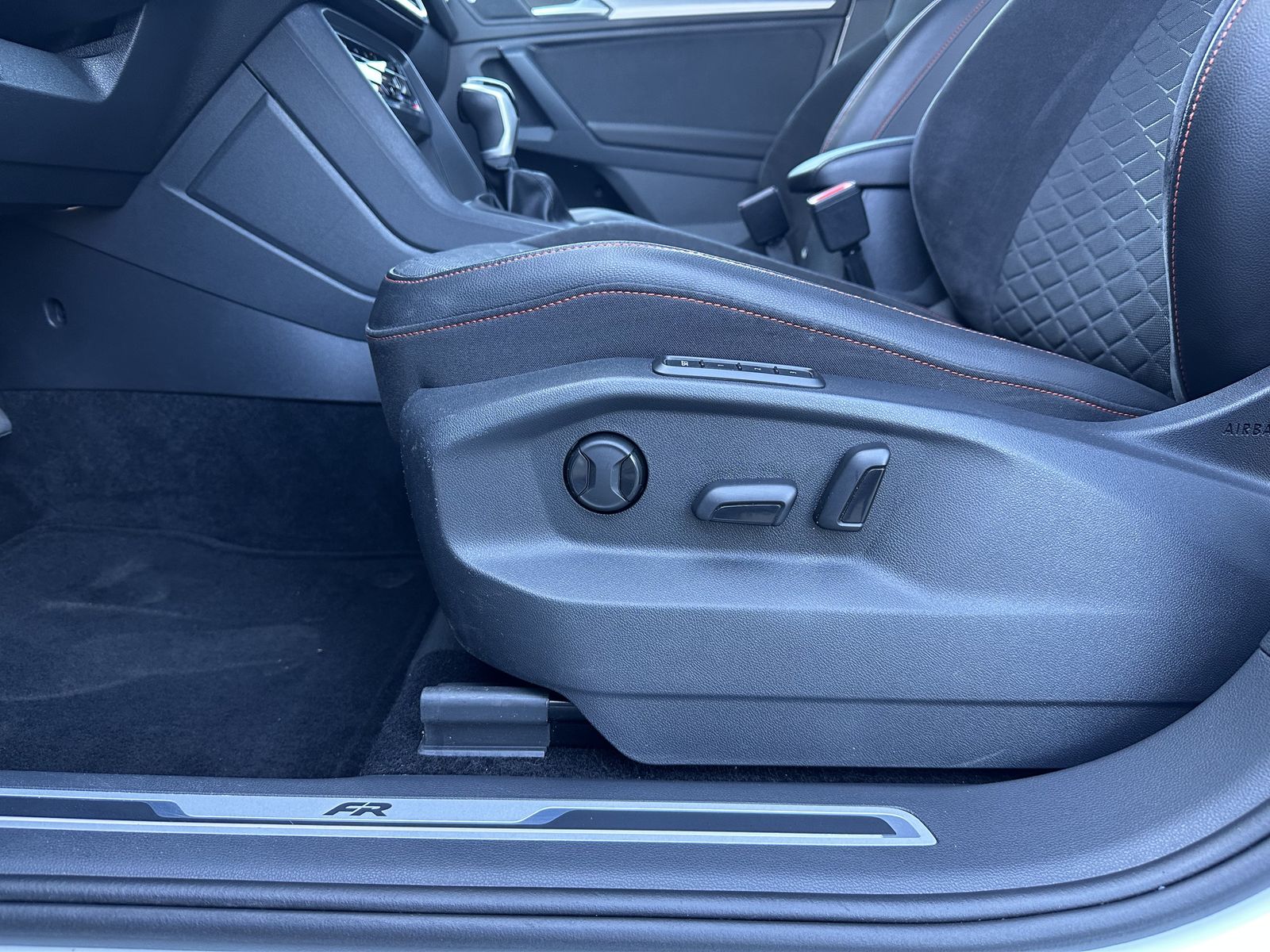 Fahrzeugabbildung SEAT Tarraco FR 4Drive NAV+LED+AHK+BEATS+PANO+20ZO+VC