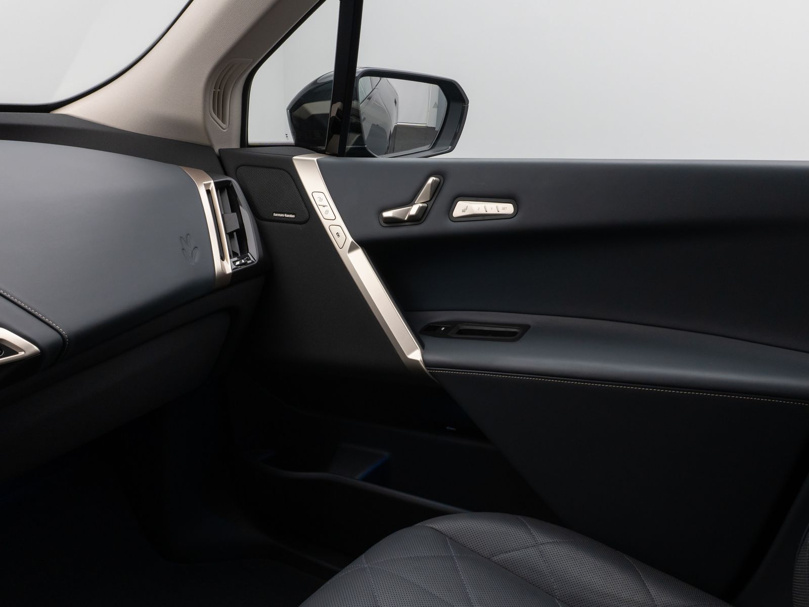 Fahrzeugabbildung BMW iX xD40 Kamera DAB H/K ACC Komfort Sport 22Zoll