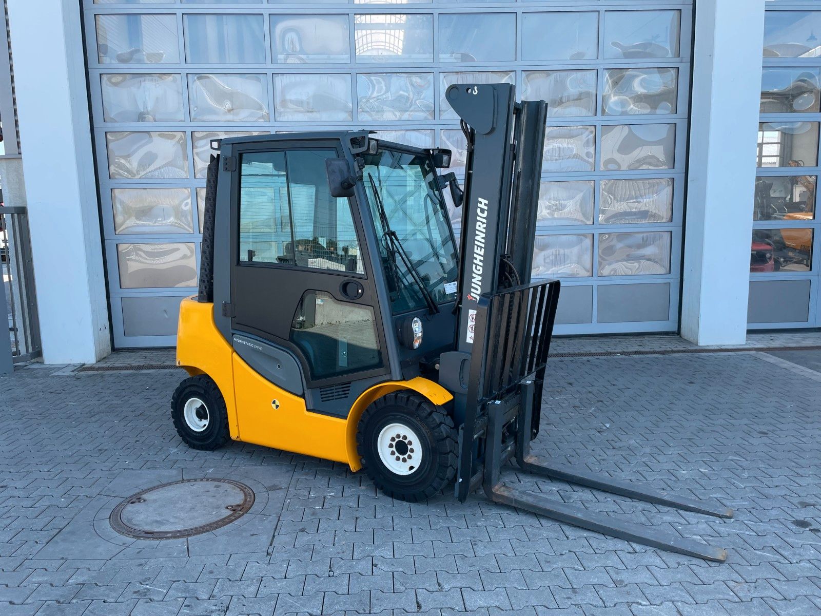 Fahrzeugabbildung Jungheinrich DFG 425s / Duplex: 3,5m / nur 356h /  SS