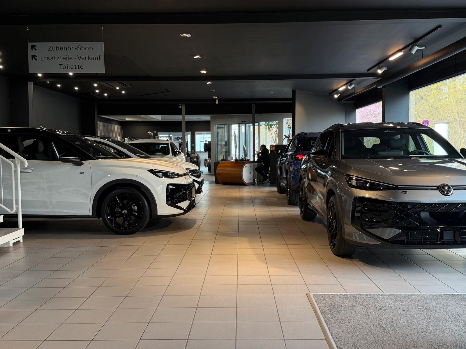 showroom-image-top
