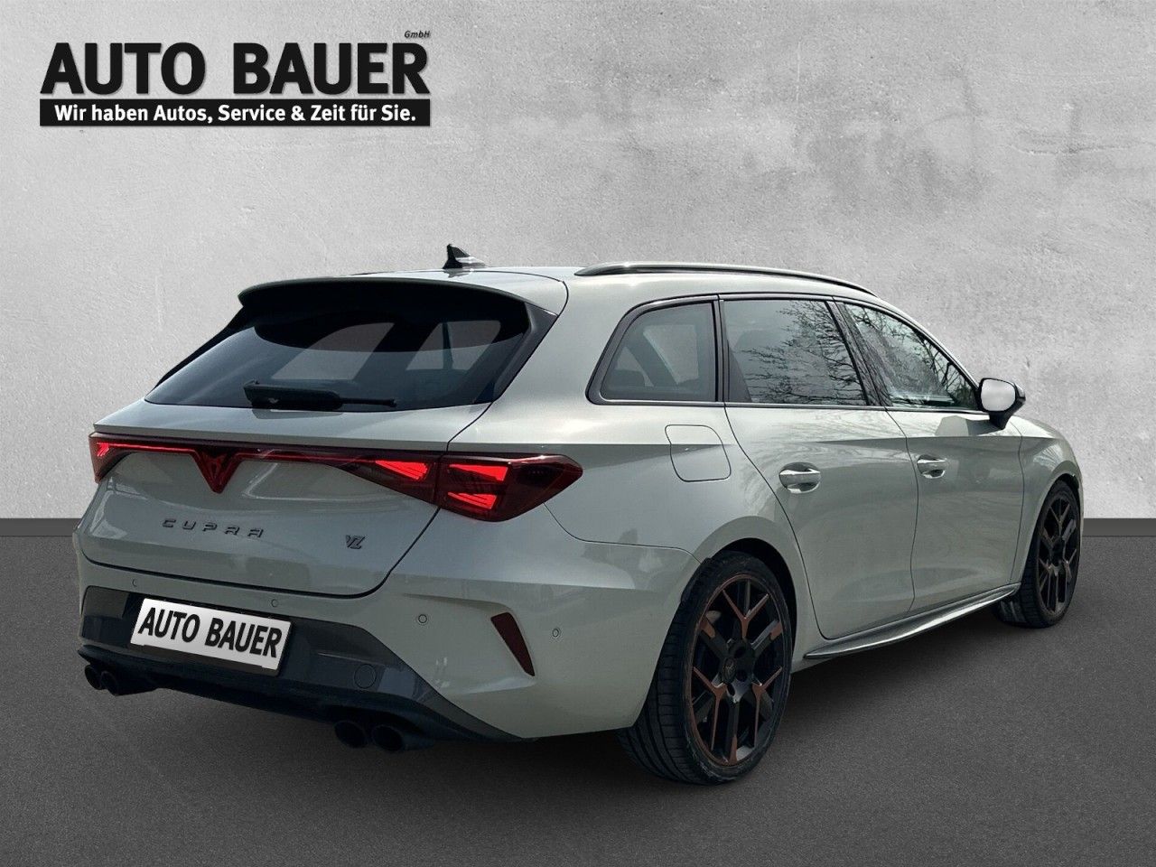 Fahrzeugabbildung CUPRA Leon ST VZ 2.0 TSI 333 PS 4Drive Akebono Pano - mit KI generiert/bearbeitet