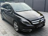 Mercedes-Benz B 180 Automatik Navi Klima LED AHK - Mercedes-Benz B-Klasse Gebrauchtwagen in Bielefeld