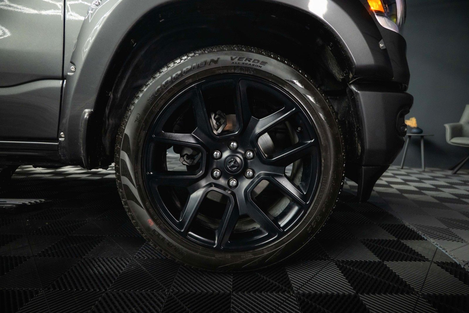 Fahrzeugabbildung Dodge RAM 5.7 V8 HEMI 4x4 Sport Night *Pano*22 Zoll*