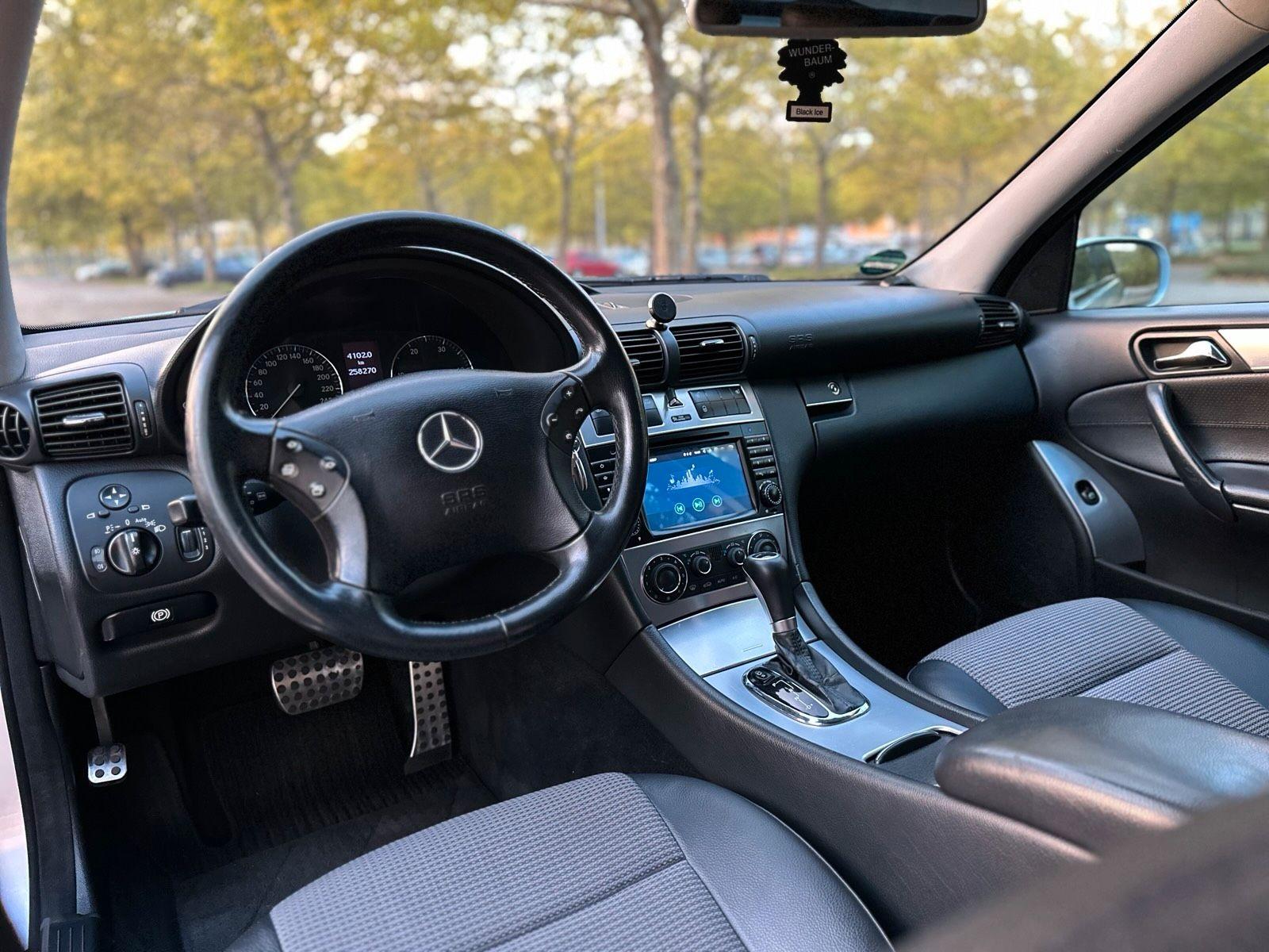 Mercedes-Benz C220 2006 — photo 9