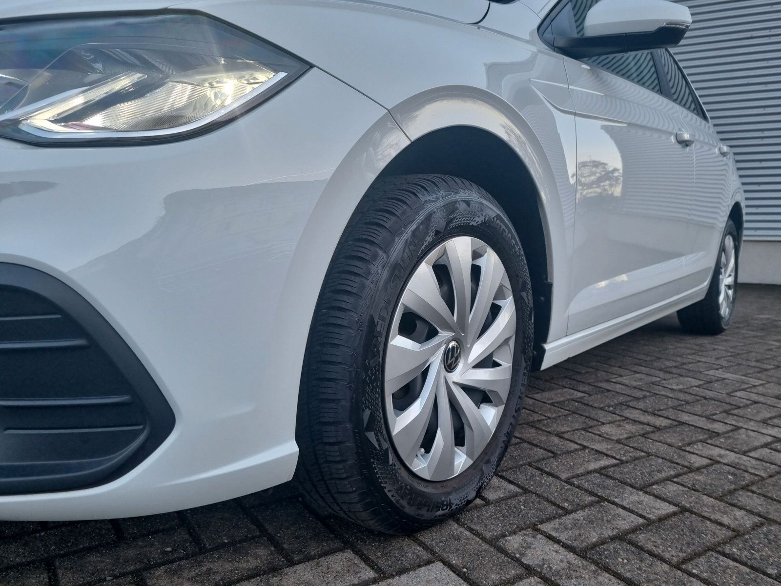 Fahrzeugabbildung Volkswagen Polo 1.0 MPI Life APP DAB PDC