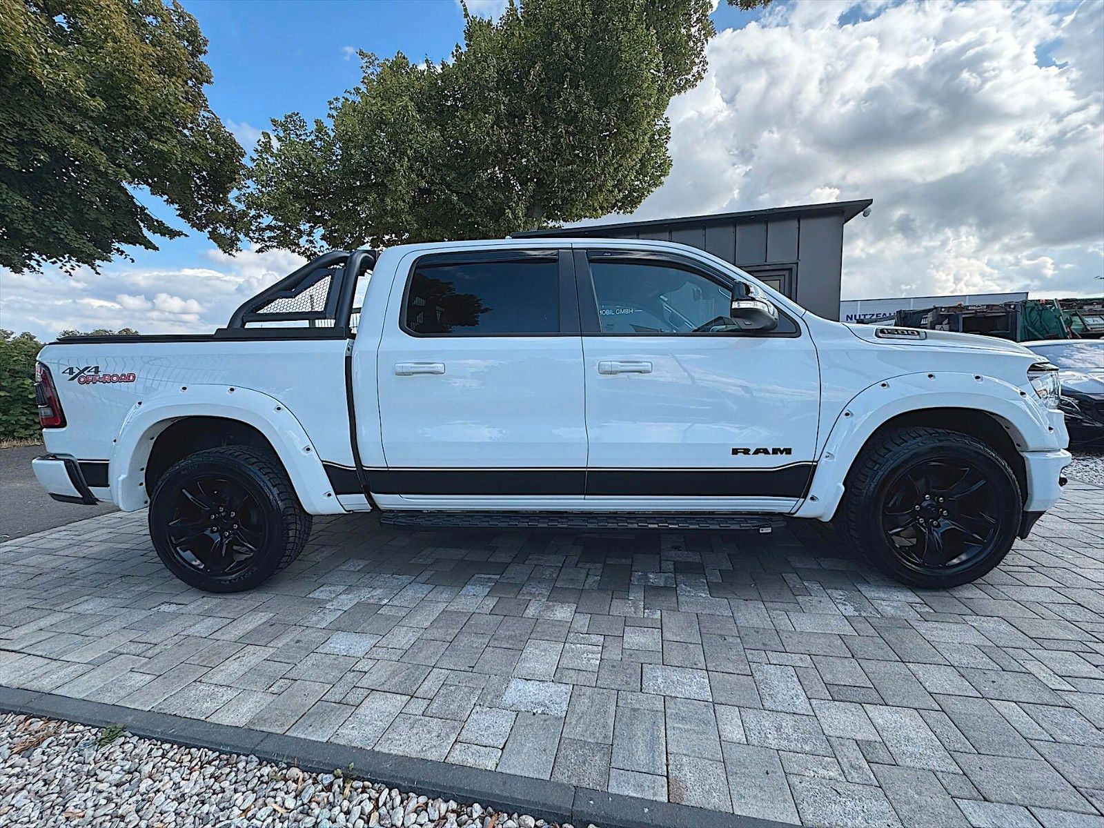 Fahrzeugabbildung Dodge RAM 5.7 V8 HEMI NightEdition Offroad 4x4 eTorque