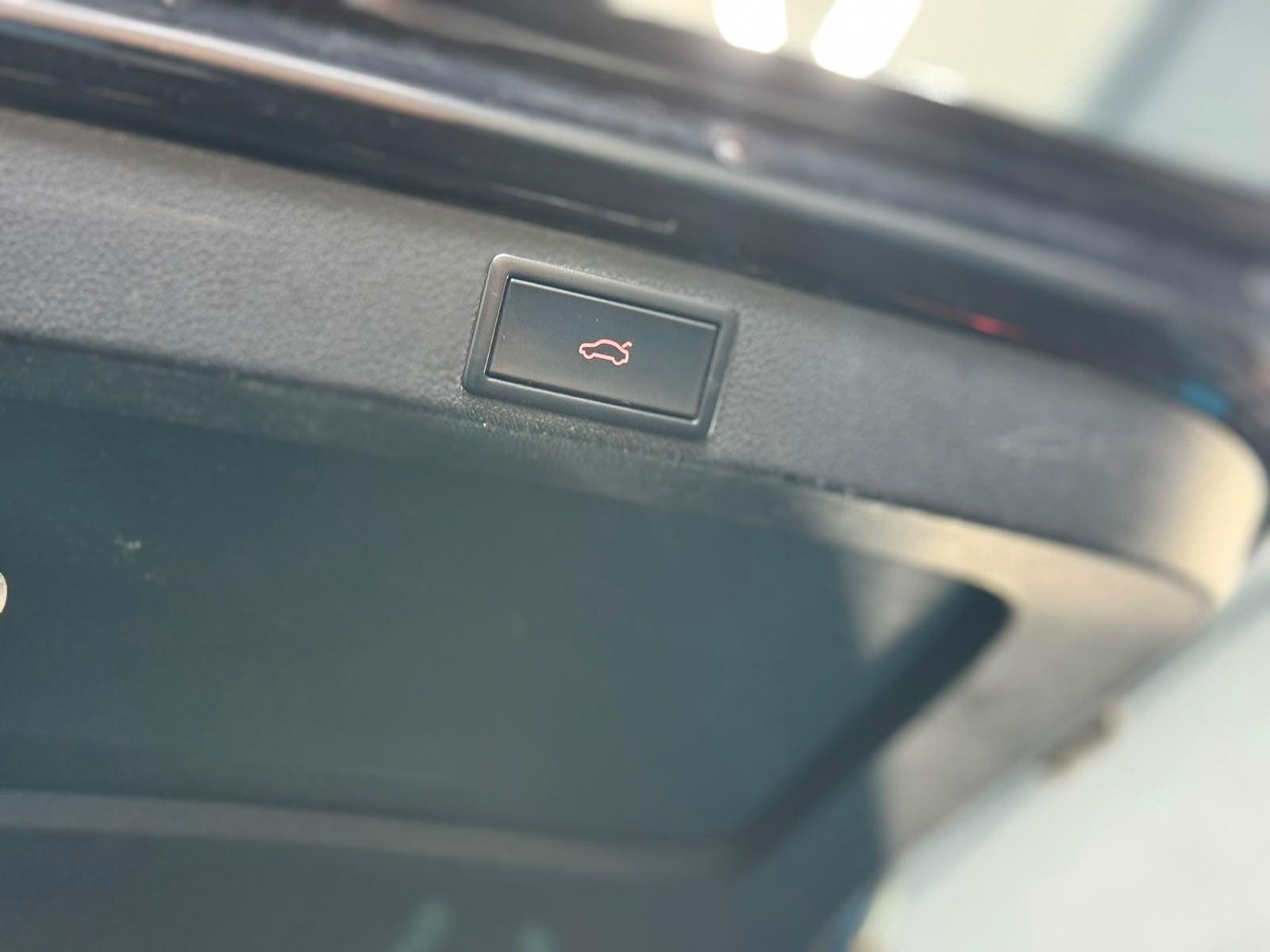 Skoda Octavia Combi RS 220 ch DSG • GPS • CarPlay • Canton • Bi-Xénon • Attelage • Hayon électrique
